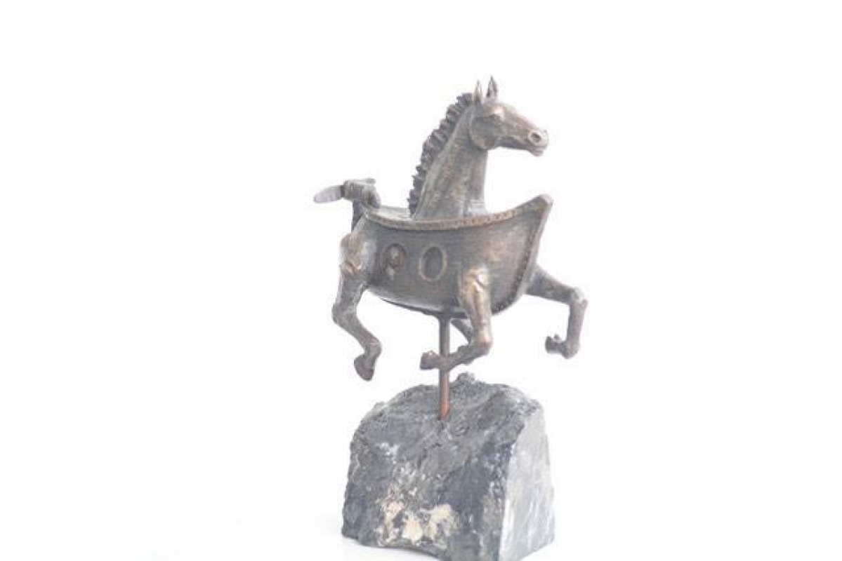 Ricardo Olivares — Caballo de Madera